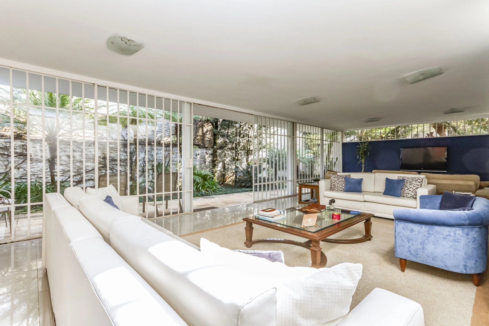 Casa em rua arborizada e tranquila - Imagem 4