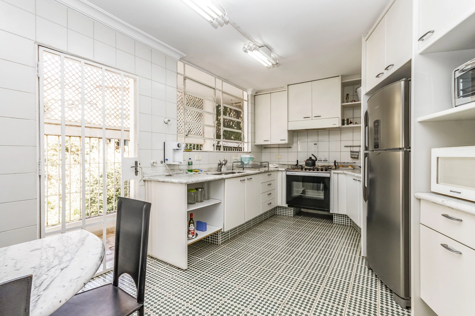Casa em rua arborizada e tranquila - Imagem 6