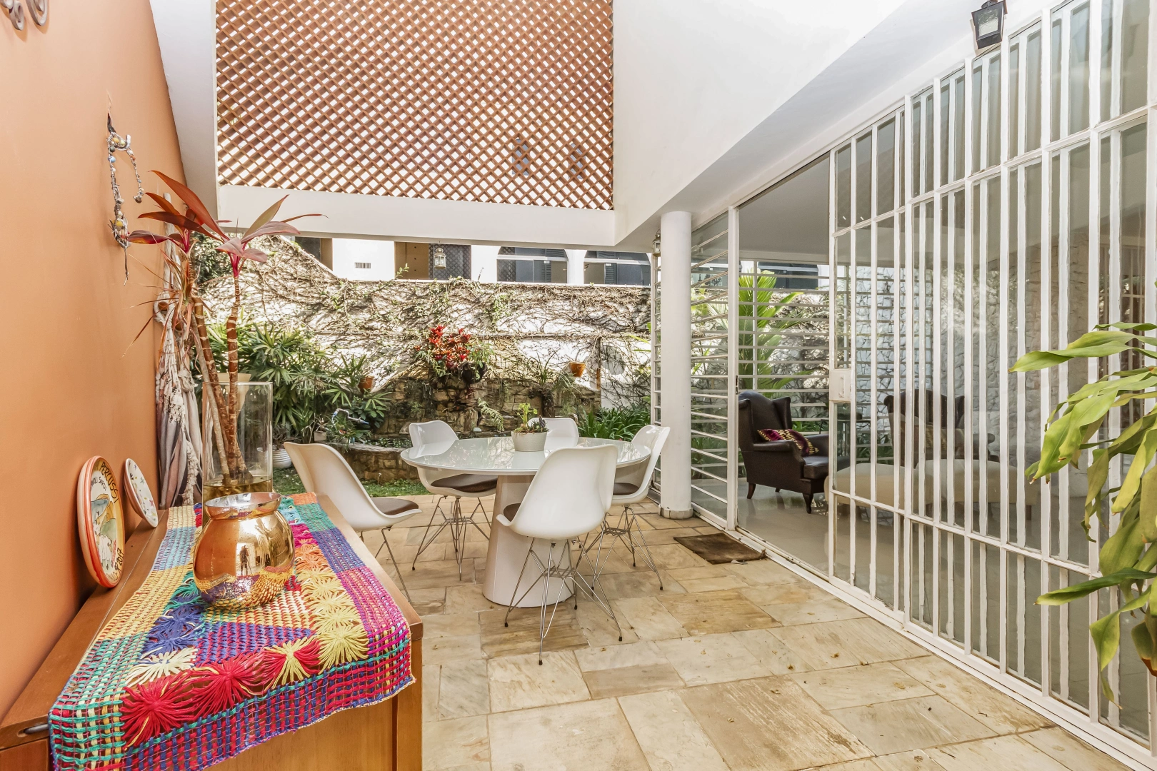 Casa em rua arborizada e tranquila - Imagem 9