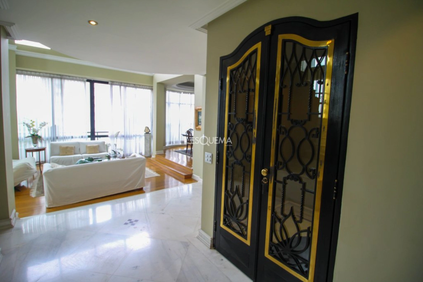 Cobertura duplex em condomínio com estilo clássico - Imagem 10