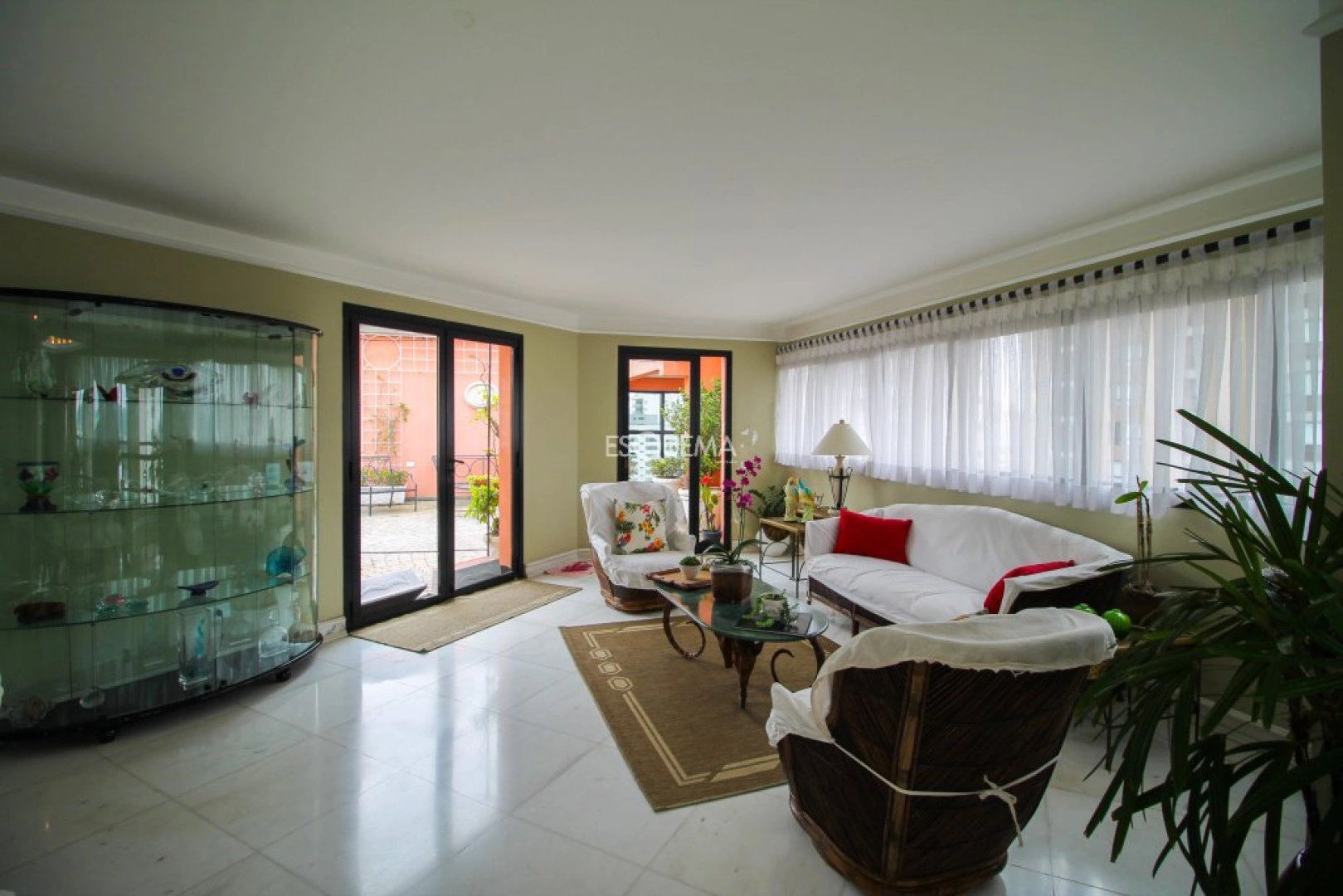 Cobertura duplex em condomínio com estilo clássico - Imagem 12