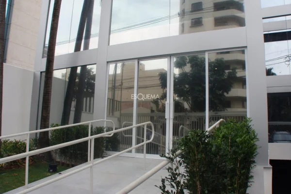 Prédio comercial novo no Itaim Bibi
