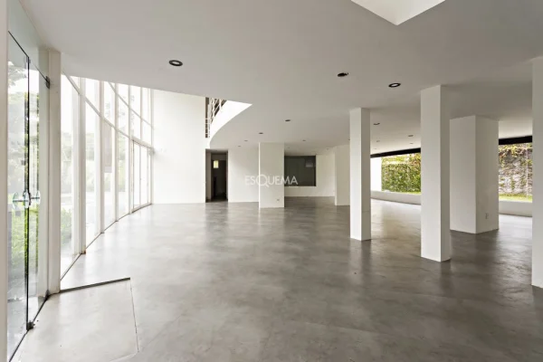 Casa comercial em localização privilegiada