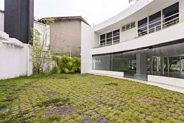 Casa comercial em localização privilegiada