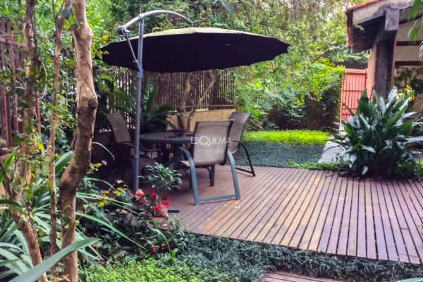Casa em rua fechada no Cidade Jardim
