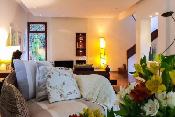 Casa em rua fechada no Cidade Jardim