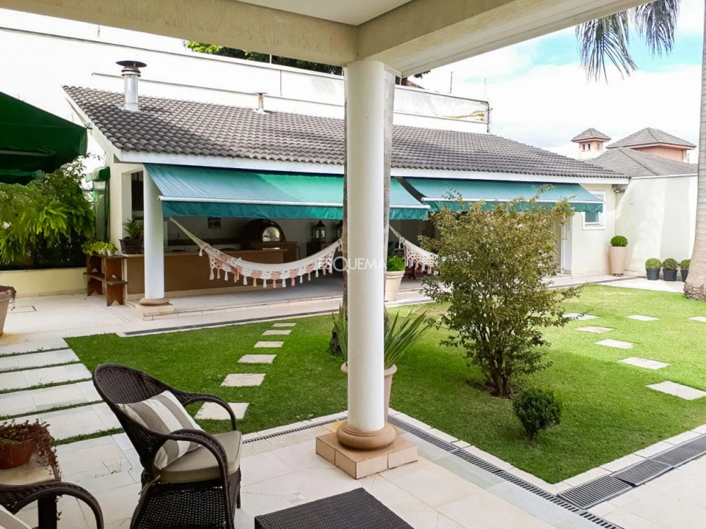 Casa com jardim e piscina no Morumbi - Imagem 2