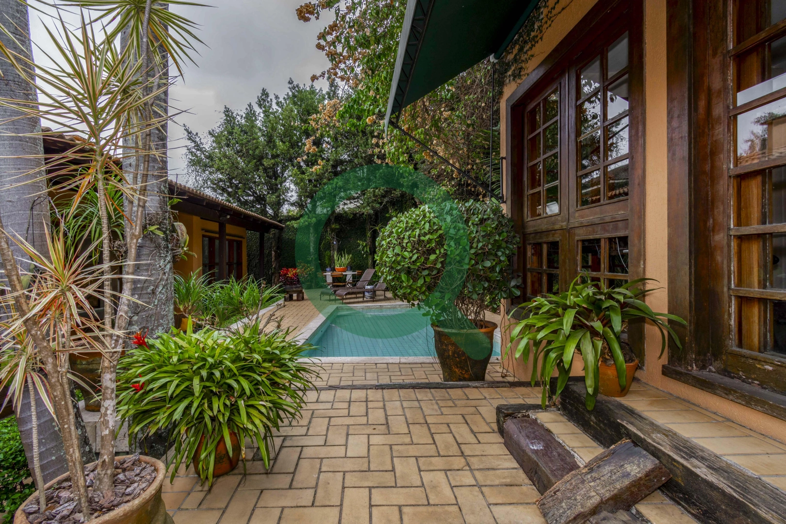 Casa com lazer completo e ambientes integrados ao jardim, no Jardim Guedala - Imagem 4