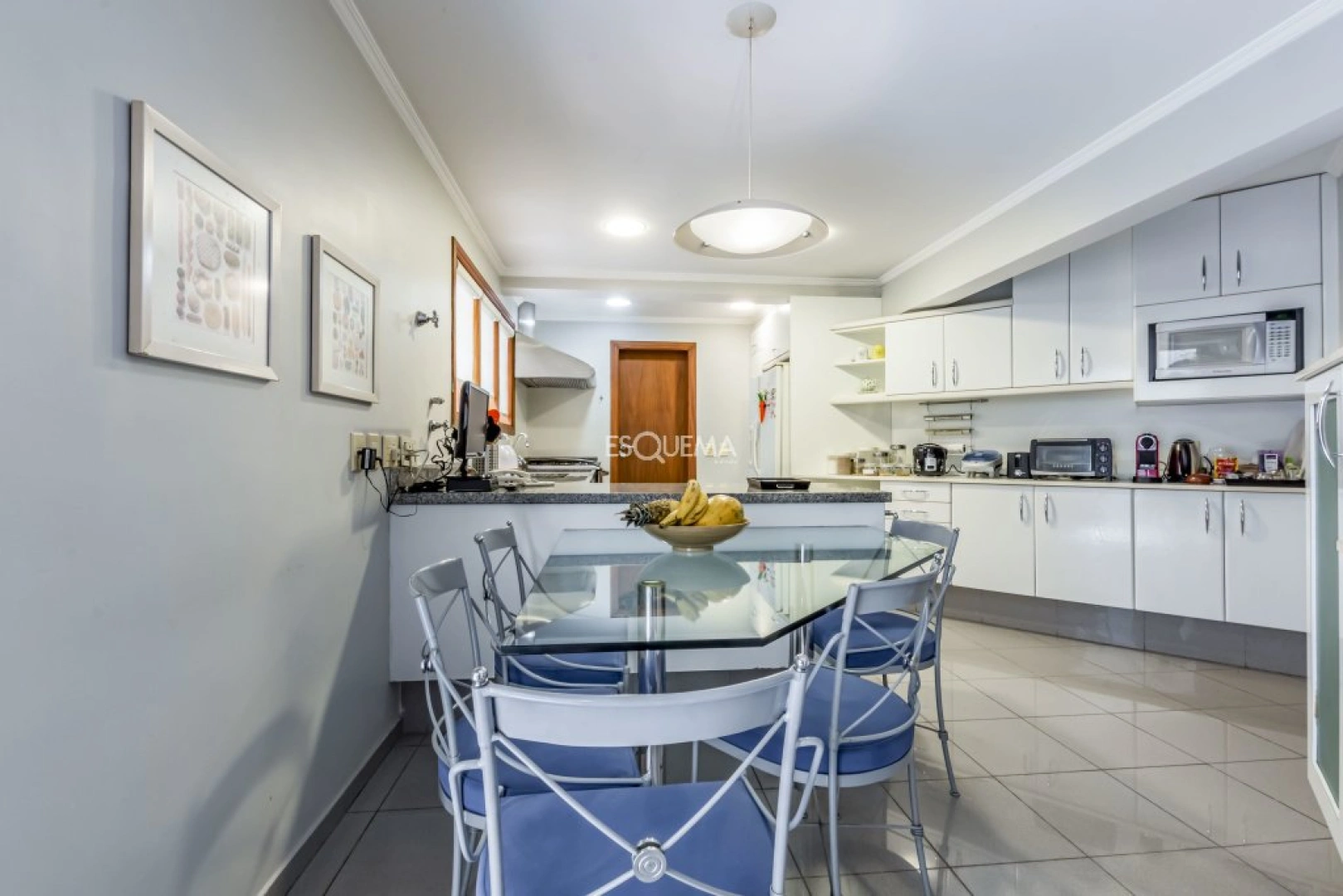 Casa com fachada moderna e 4 suítes - Imagem 13