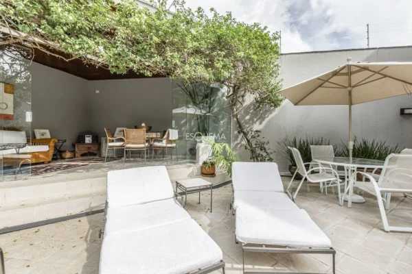 Casa com fachada moderna e 4 suítes