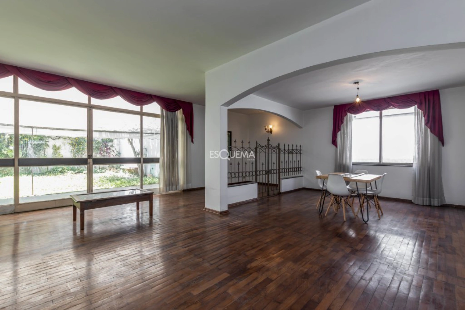 Casa ideal para reforma em rua arborizada - Imagem 2