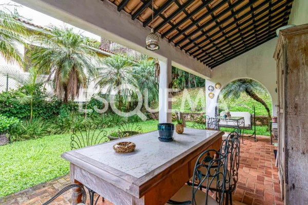 Casa em rua fechada no Morumbi