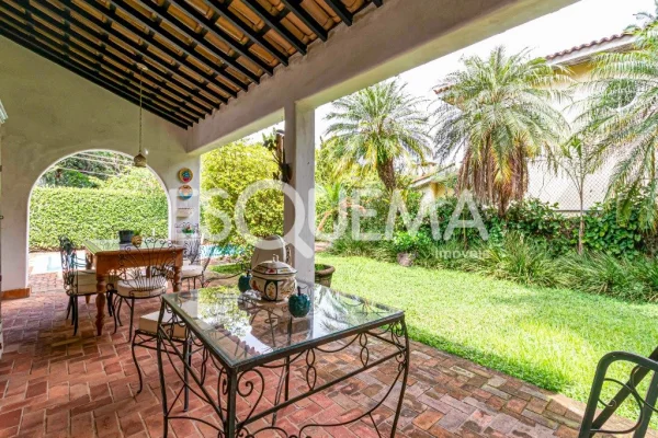 Casa em rua fechada no Morumbi