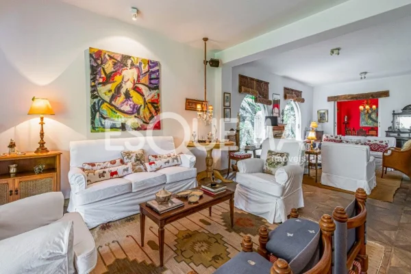 Casa em rua fechada no Morumbi