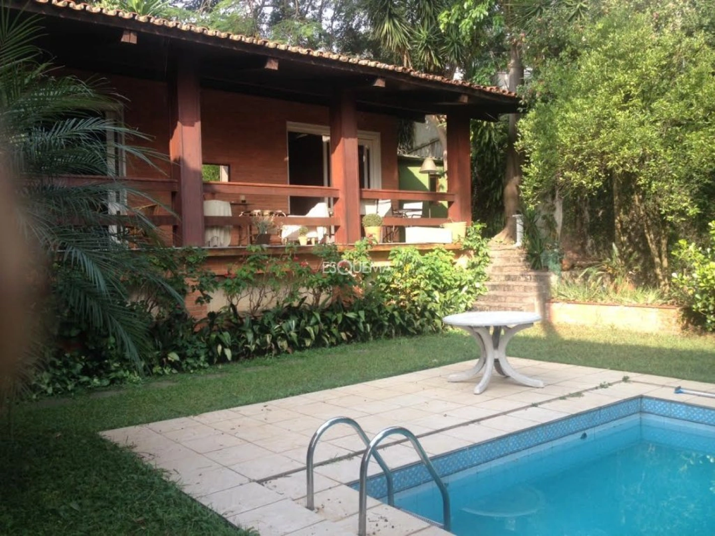 Casa com grande terreno, para reforma. - Imagem 10