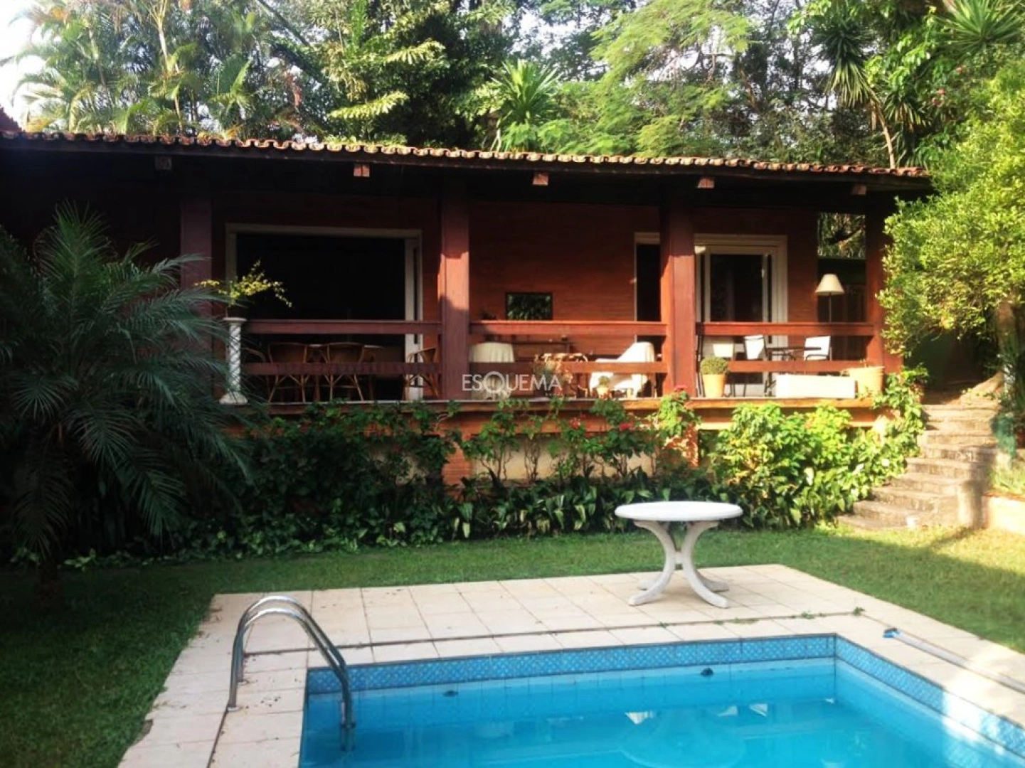 Casa com grande terreno, para reforma. - Imagem 1