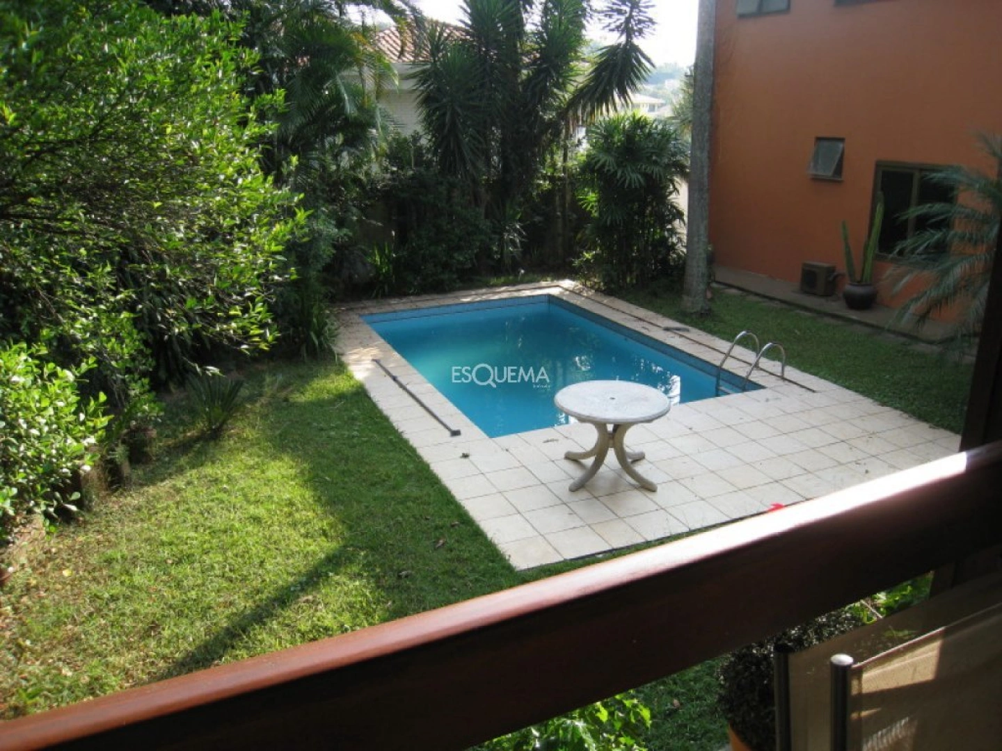 Casa com grande terreno, para reforma. - Imagem 3
