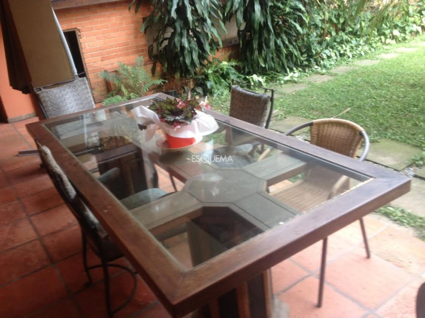 Casa com grande terreno, para reforma. - Imagem 7