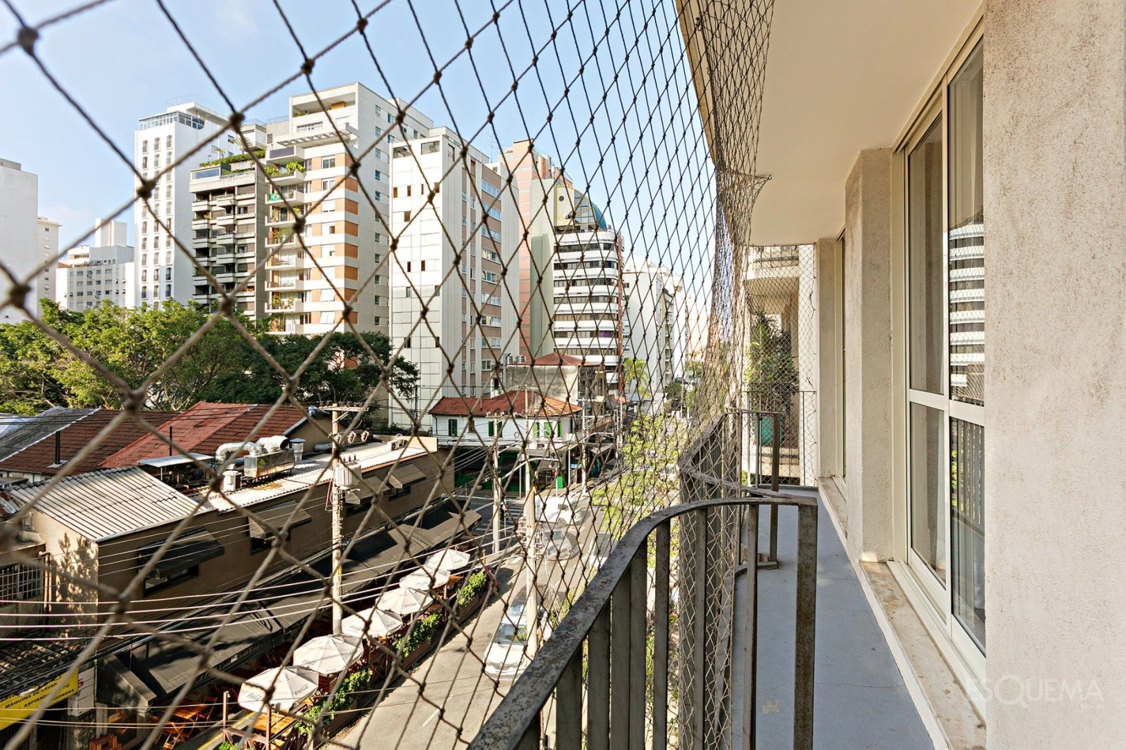 Cozinha gourmet integrada e suítes com sacadas privativas na região central do Jardim América - Imagem 8