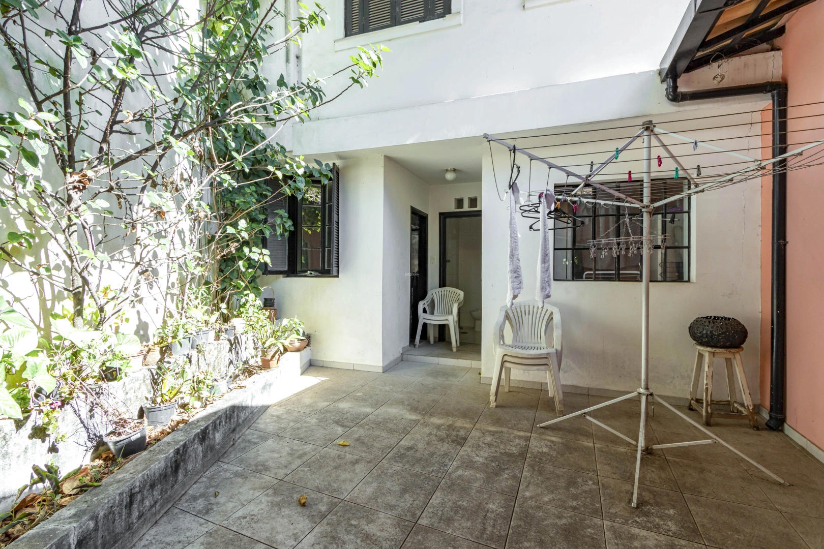 Casa térrea com excelente localização - Imagem 12