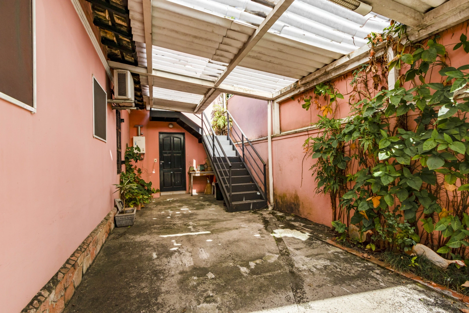 Casa térrea com excelente localização - Imagem 15