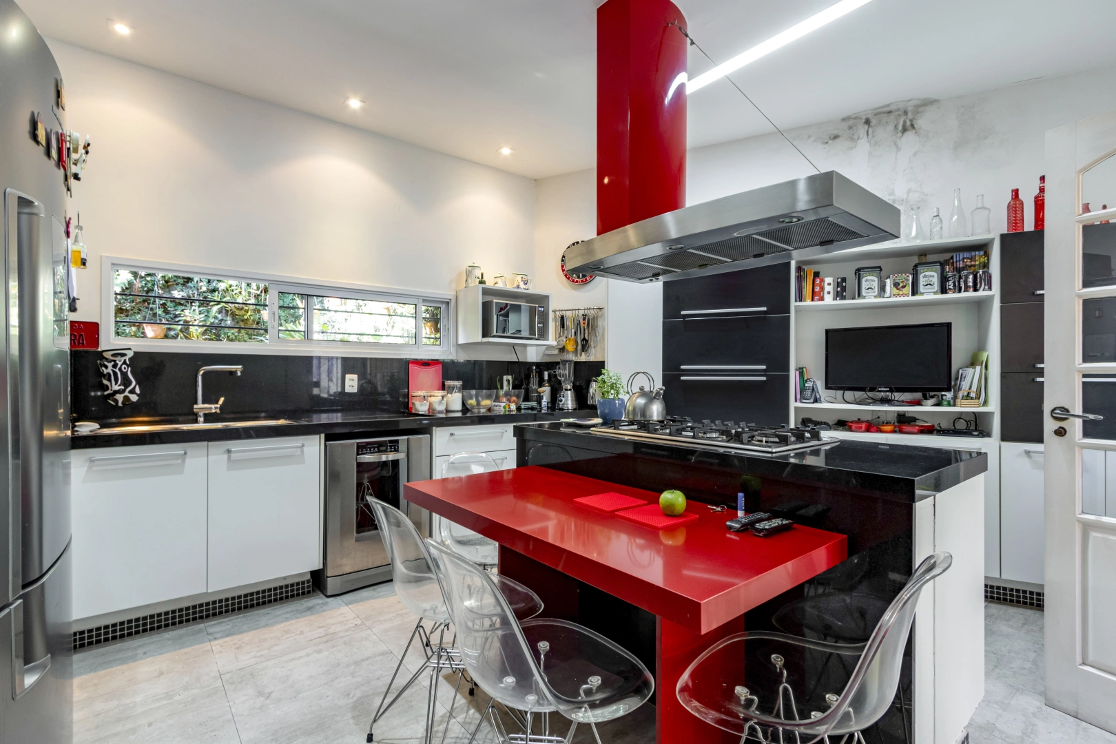 Casa térrea com excelente localização - Imagem 7