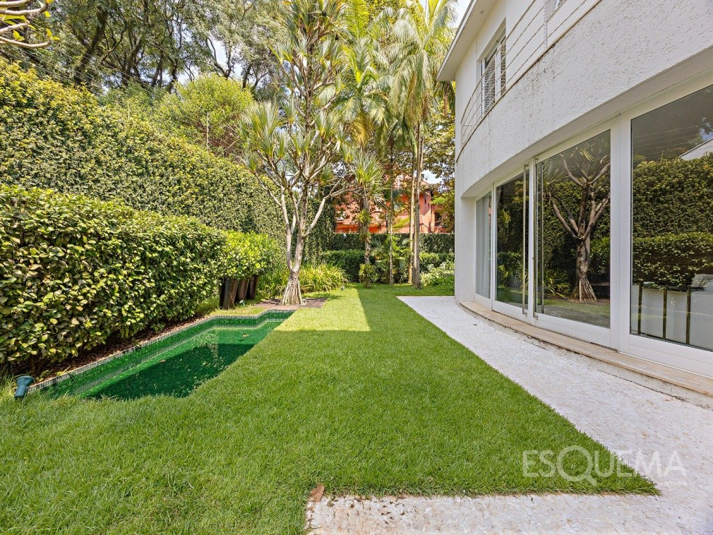 Casa com arquitetura contemporânea no Jardim Guedala - Imagem 4