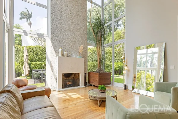 Casa com arquitetura contemporânea no Jardim Guedala