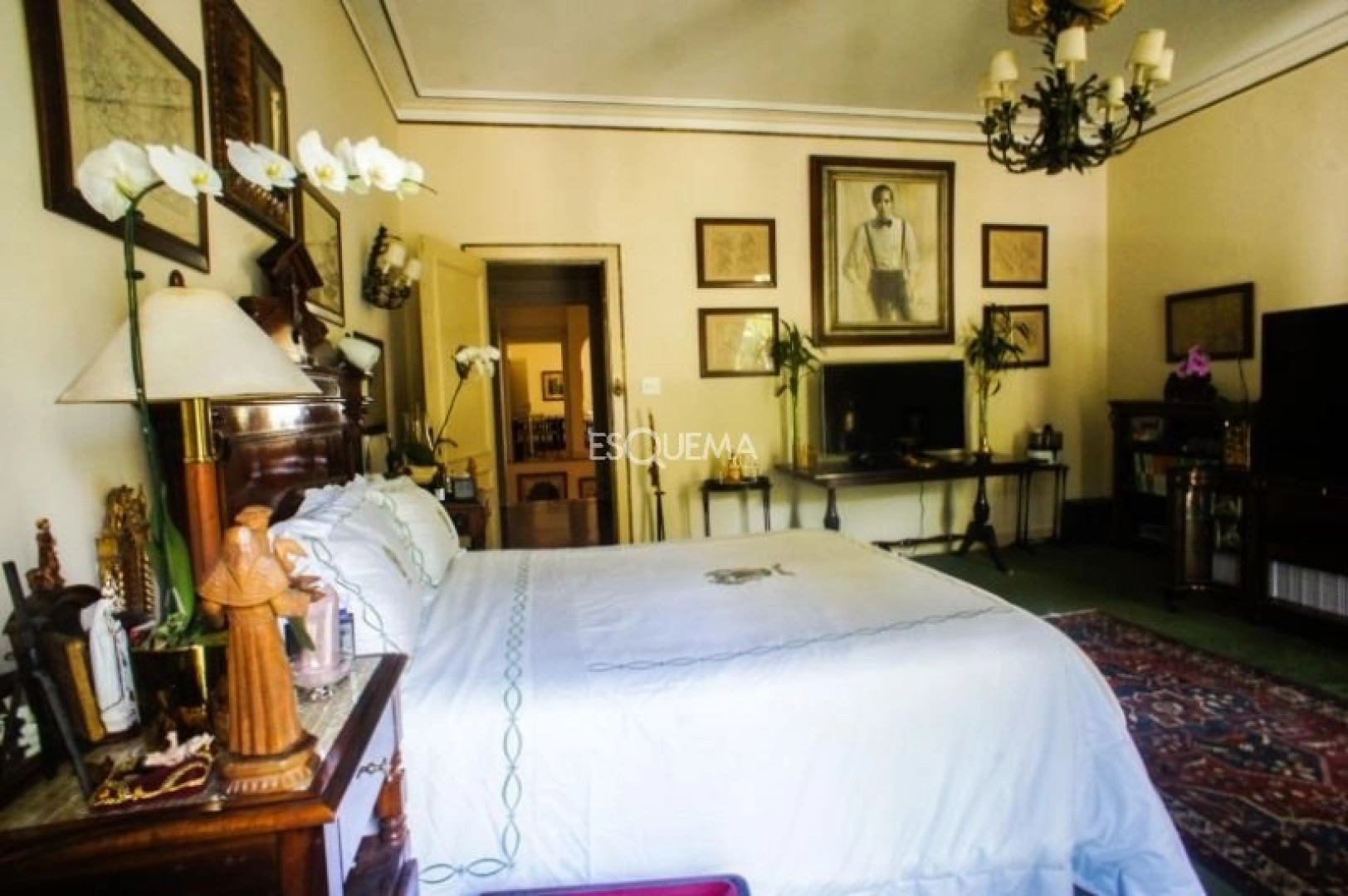 Com boiserie importado de palácio russo - Imagem 10