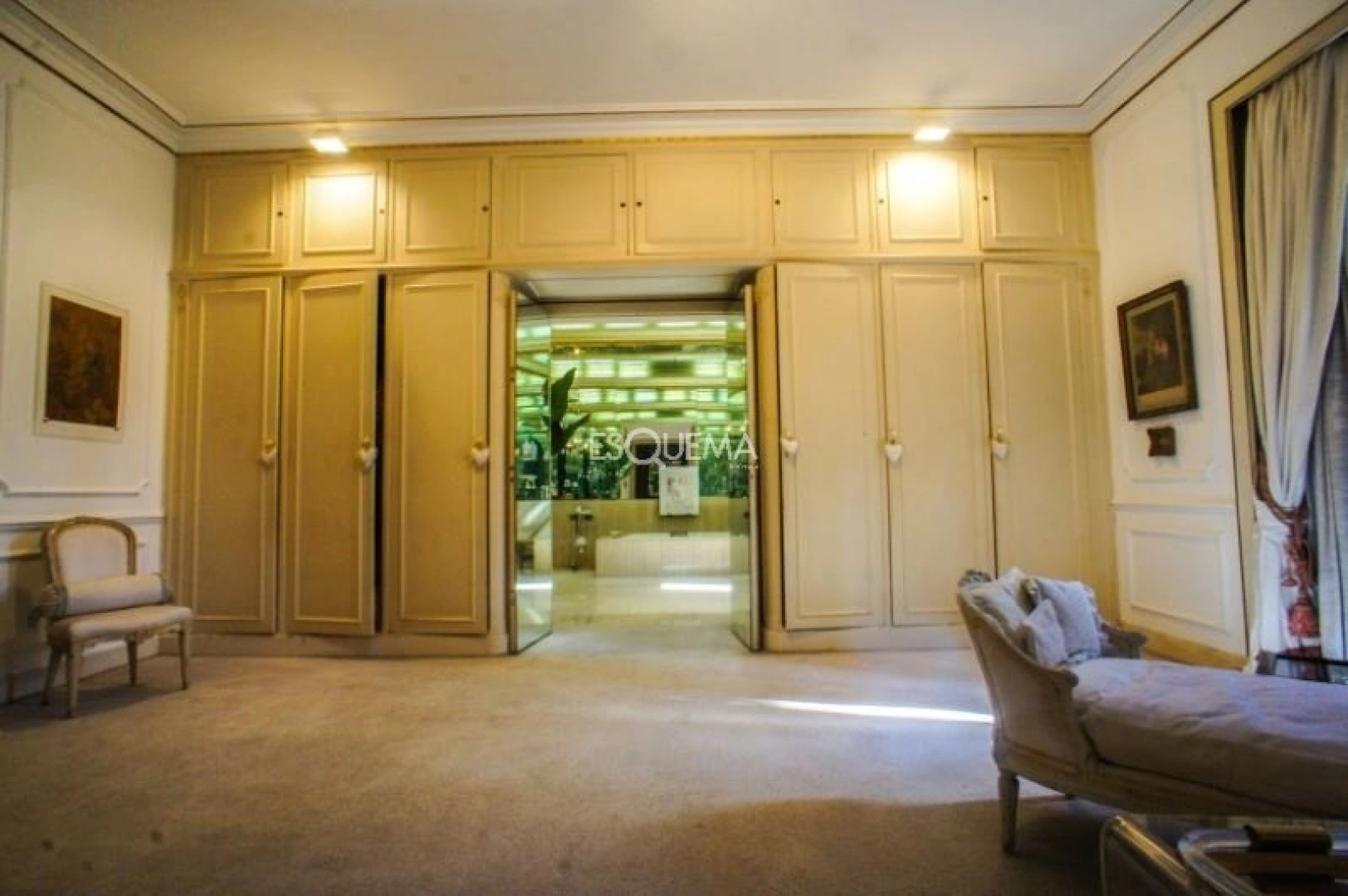 Com boiserie importado de palácio russo - Imagem 12