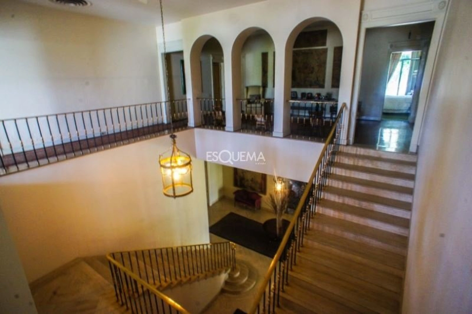 Com boiserie importado de palácio russo - Imagem 14