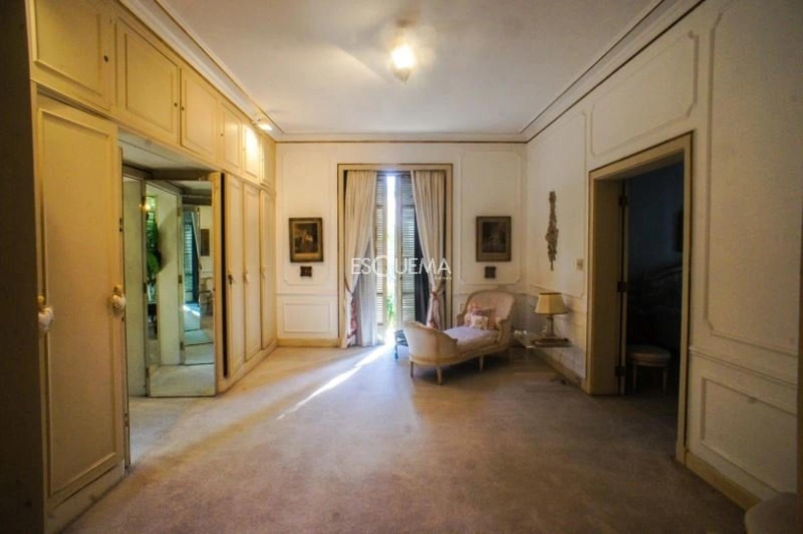 Com boiserie importado de palácio russo - Imagem 15