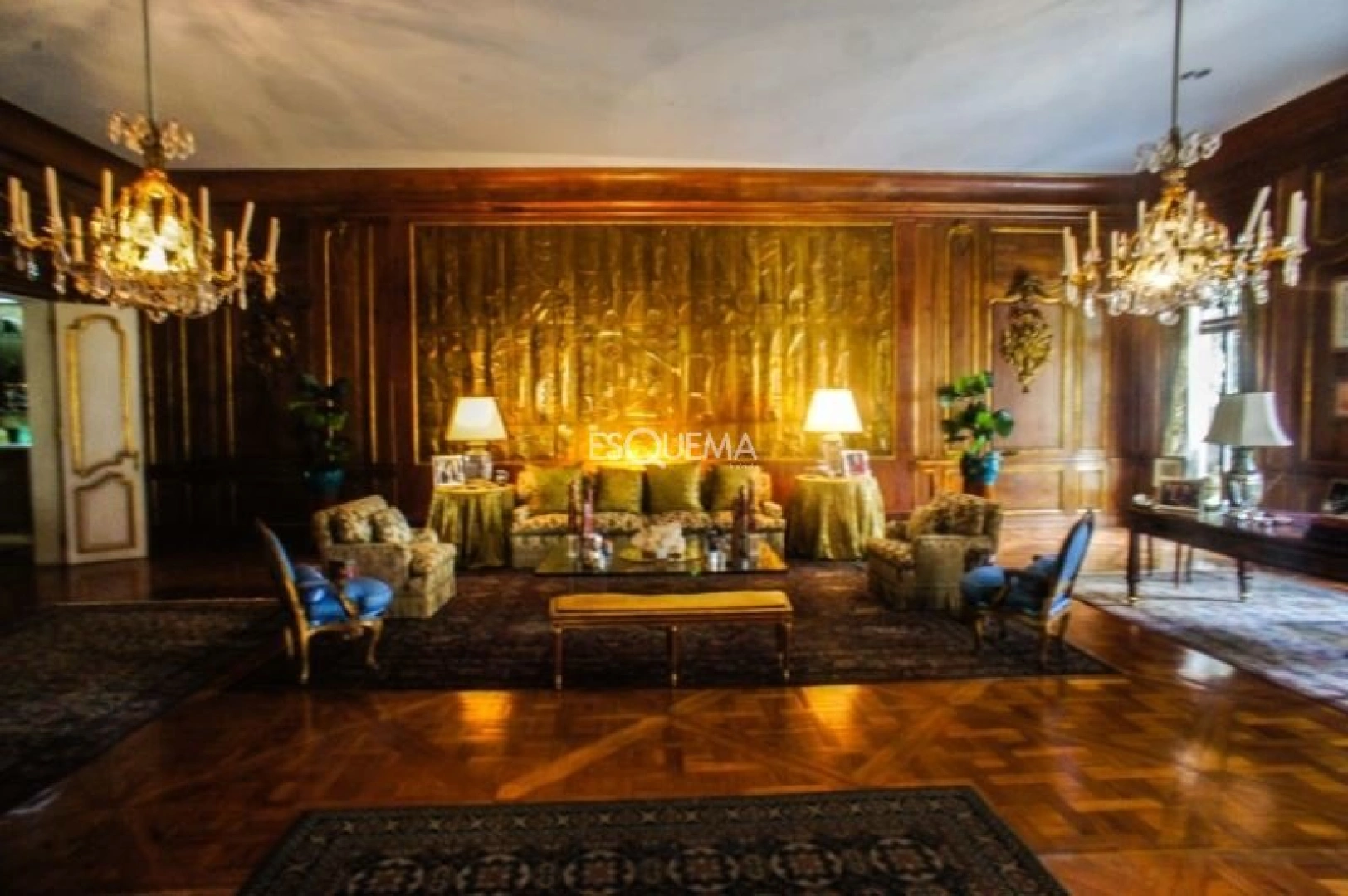 Com boiserie importado de palácio russo - Imagem 3