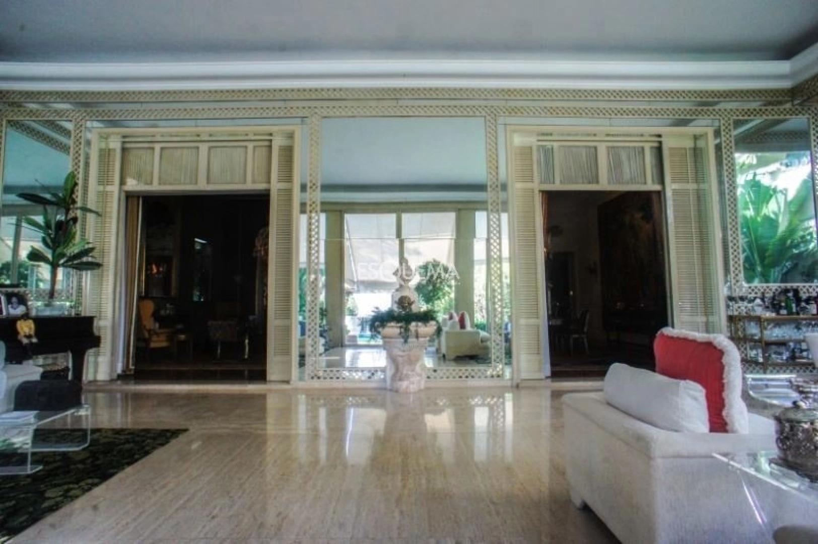 Com boiserie importado de palácio russo - Imagem 4