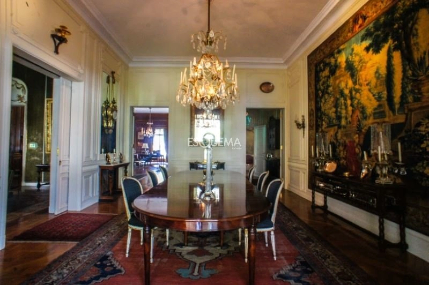 Com boiserie importado de palácio russo - Imagem 5