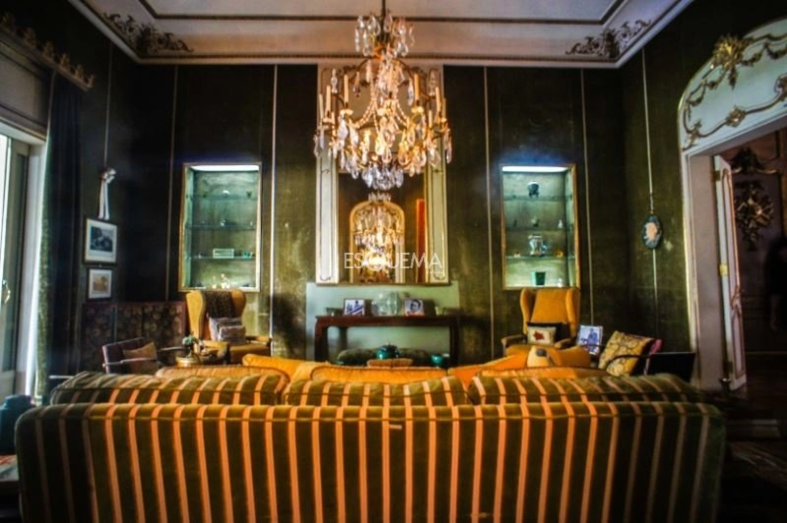 Com boiserie importado de palácio russo - Imagem 9
