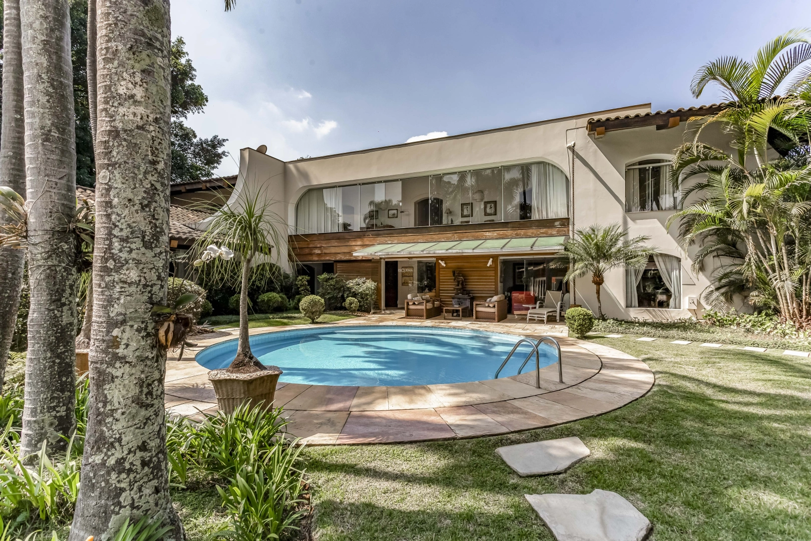 Casa na Cidade Jardim com 1670 m² de terreno - Imagem 1