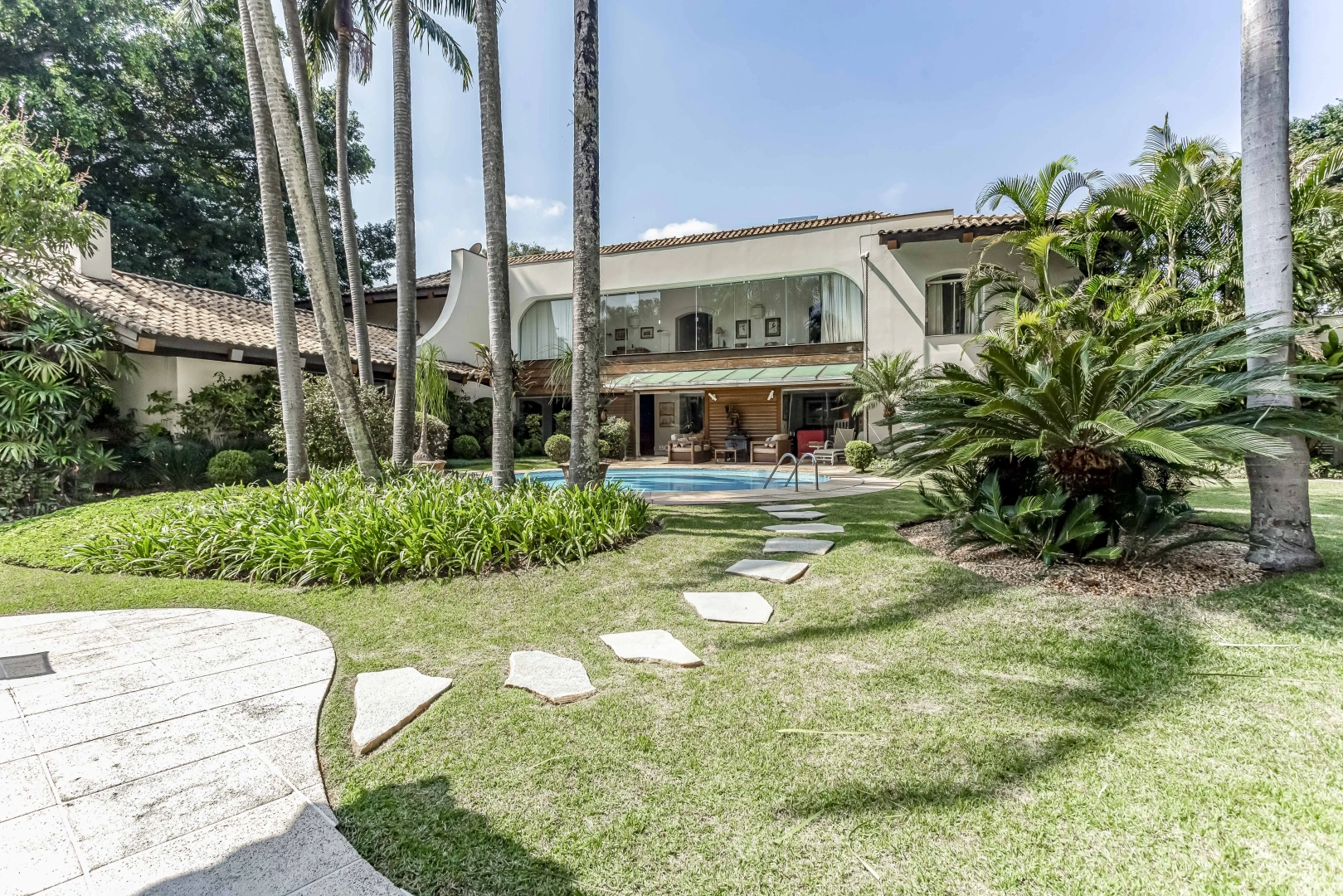 Casa na Cidade Jardim com 1670 m² de terreno - Imagem 4