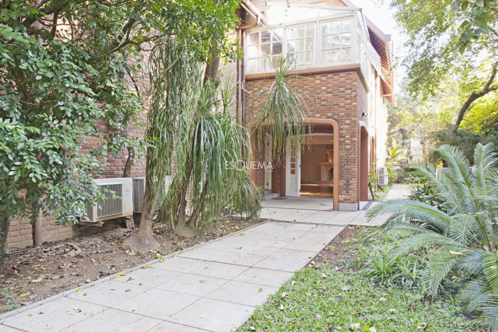 Casa com potencial para modernização - Imagem 2