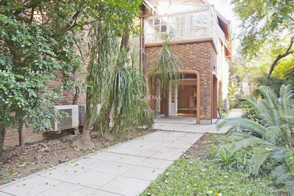 Casa com potencial para modernização