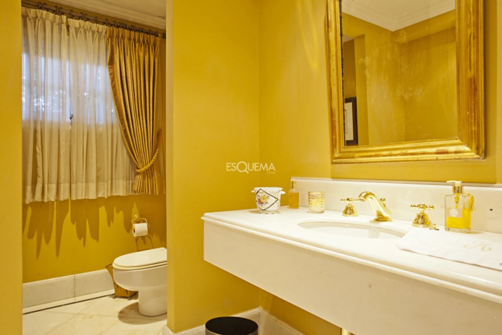 Casa com ambientes amplos e pé-direito alto - Imagem 10