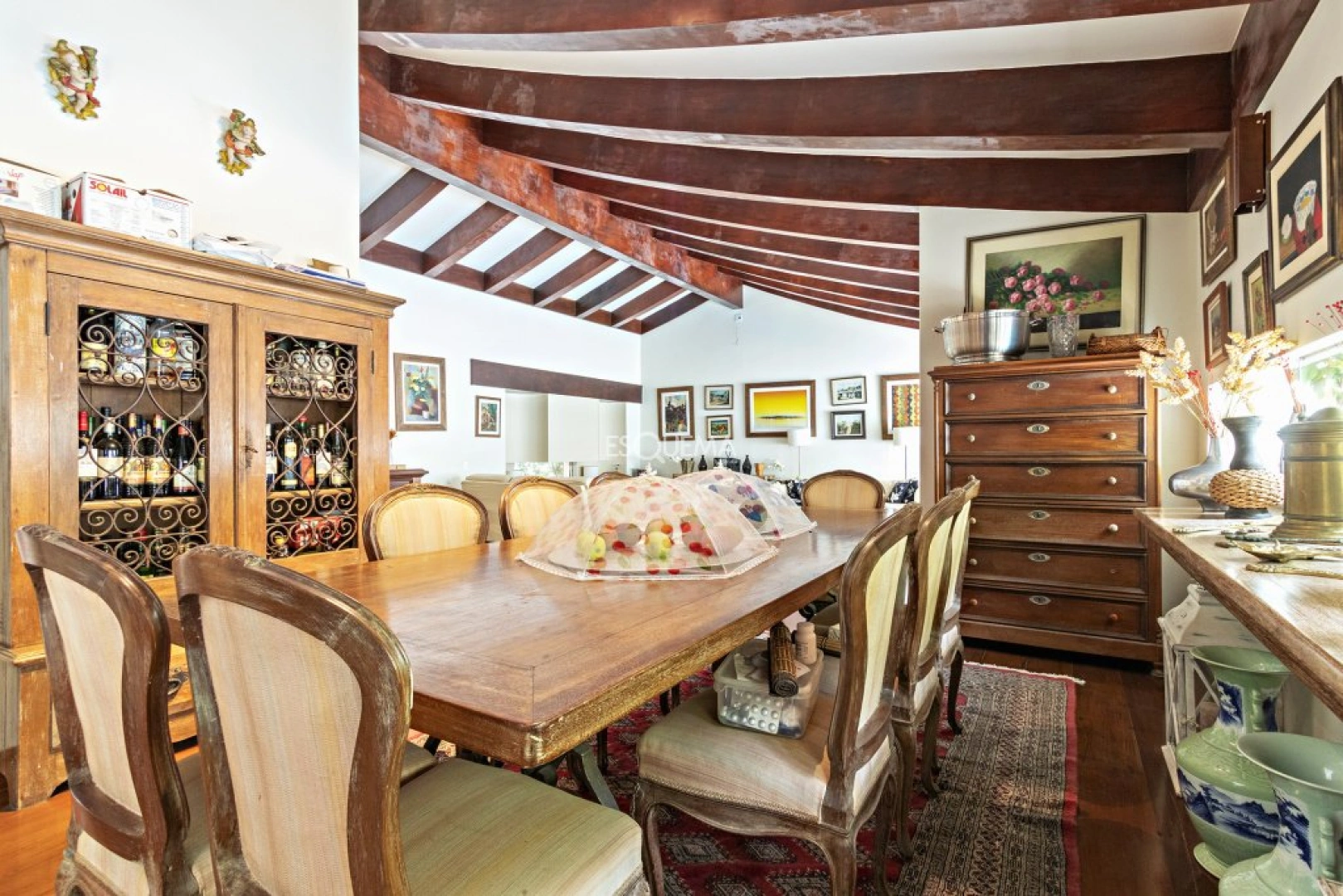 Casa com jardim e piscina - Imagem 11