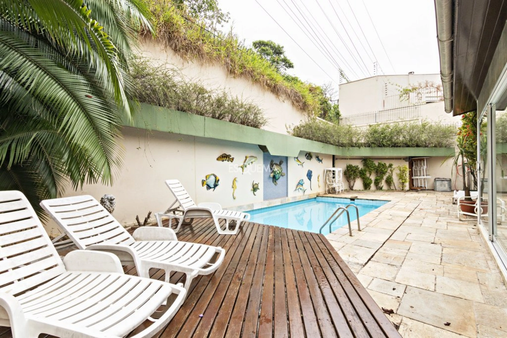 Casa com jardim e piscina - Imagem 3