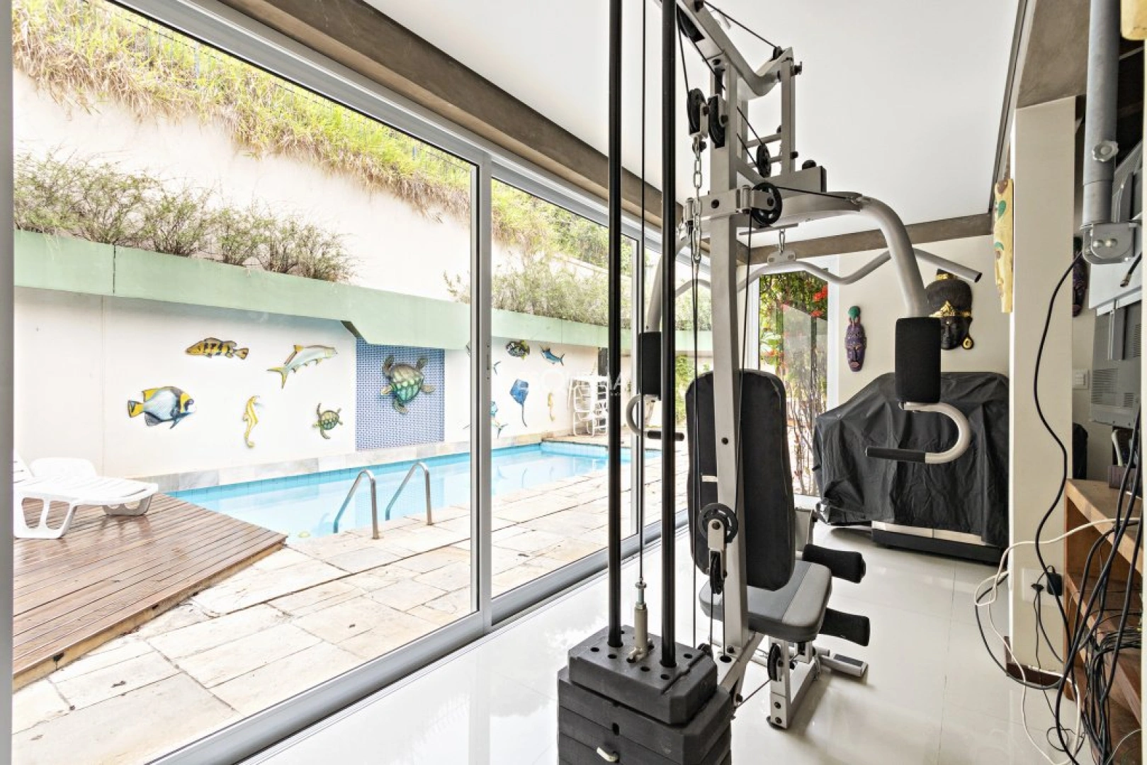 Casa com jardim e piscina - Imagem 4