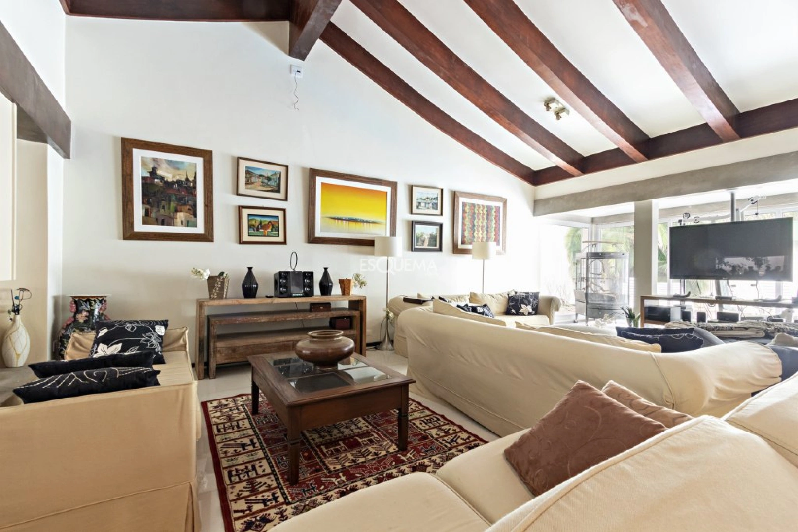 Casa com jardim e piscina - Imagem 6