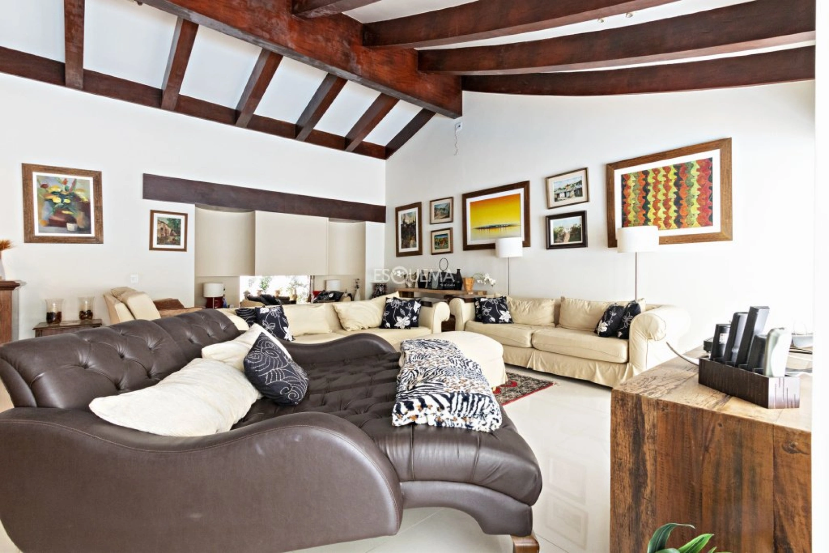 Casa com jardim e piscina - Imagem 8