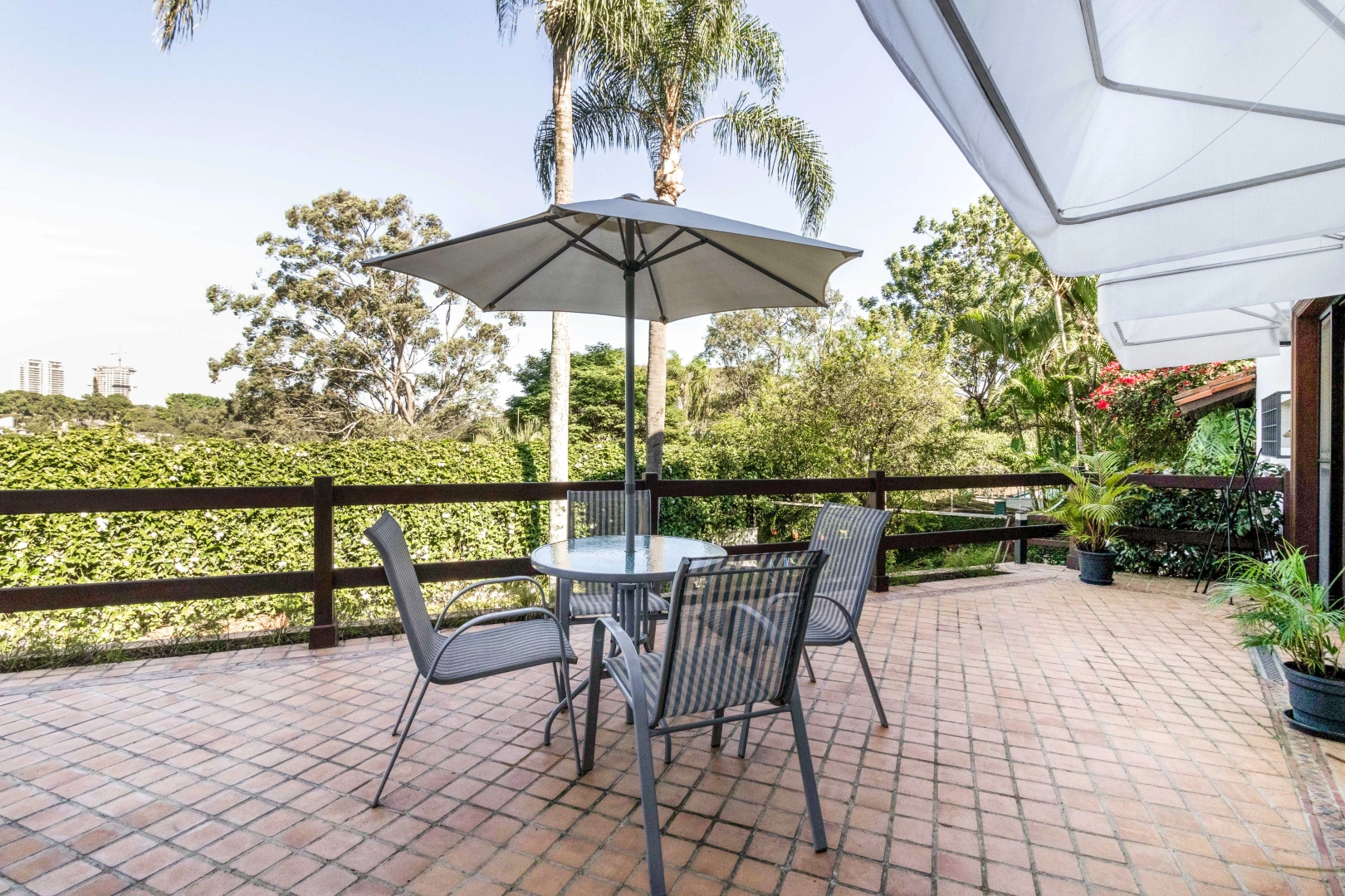 Casa com ambientes integrados e lazer completo - Imagem 11