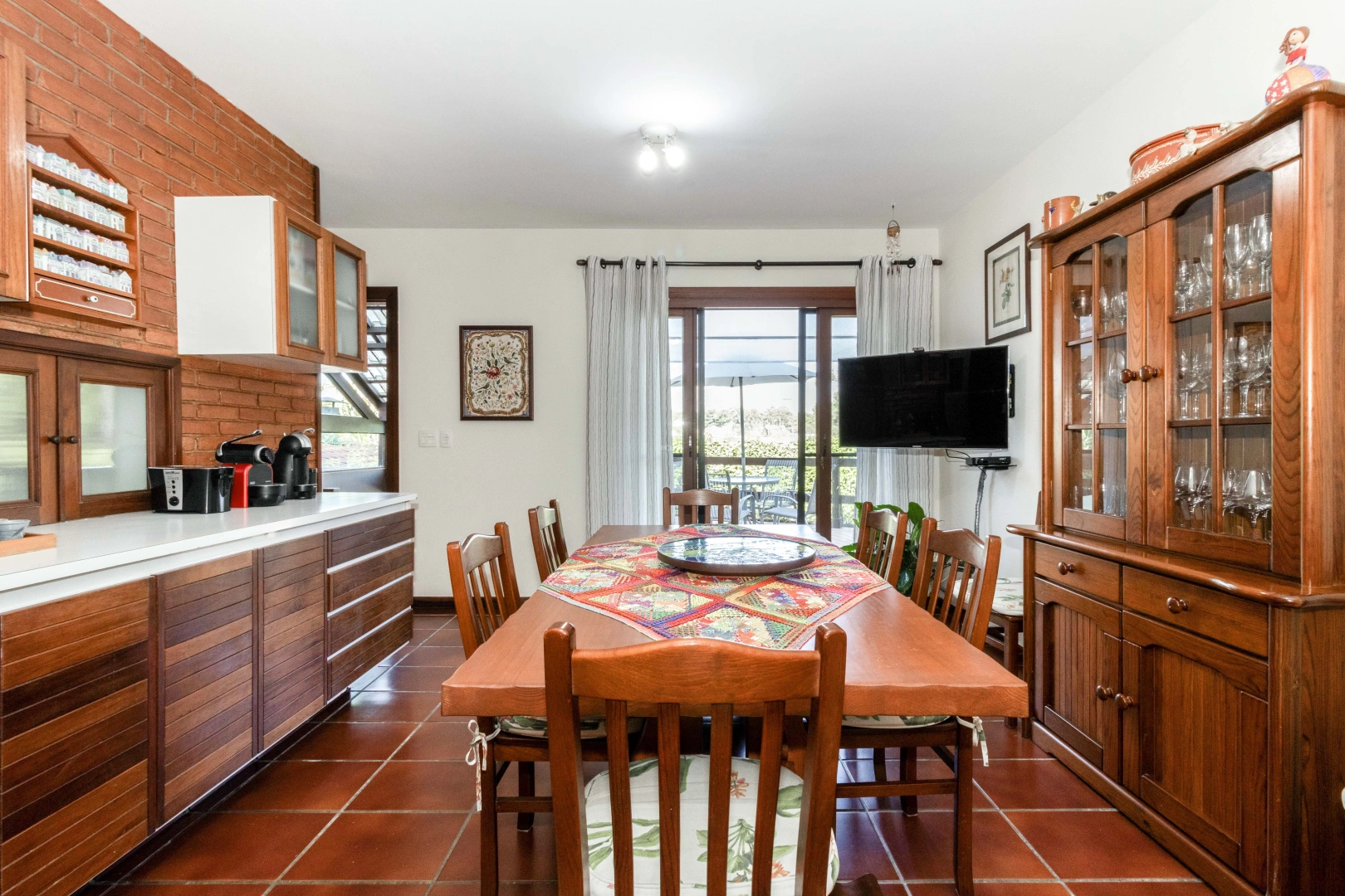 Casa com ambientes integrados e lazer completo - Imagem 14