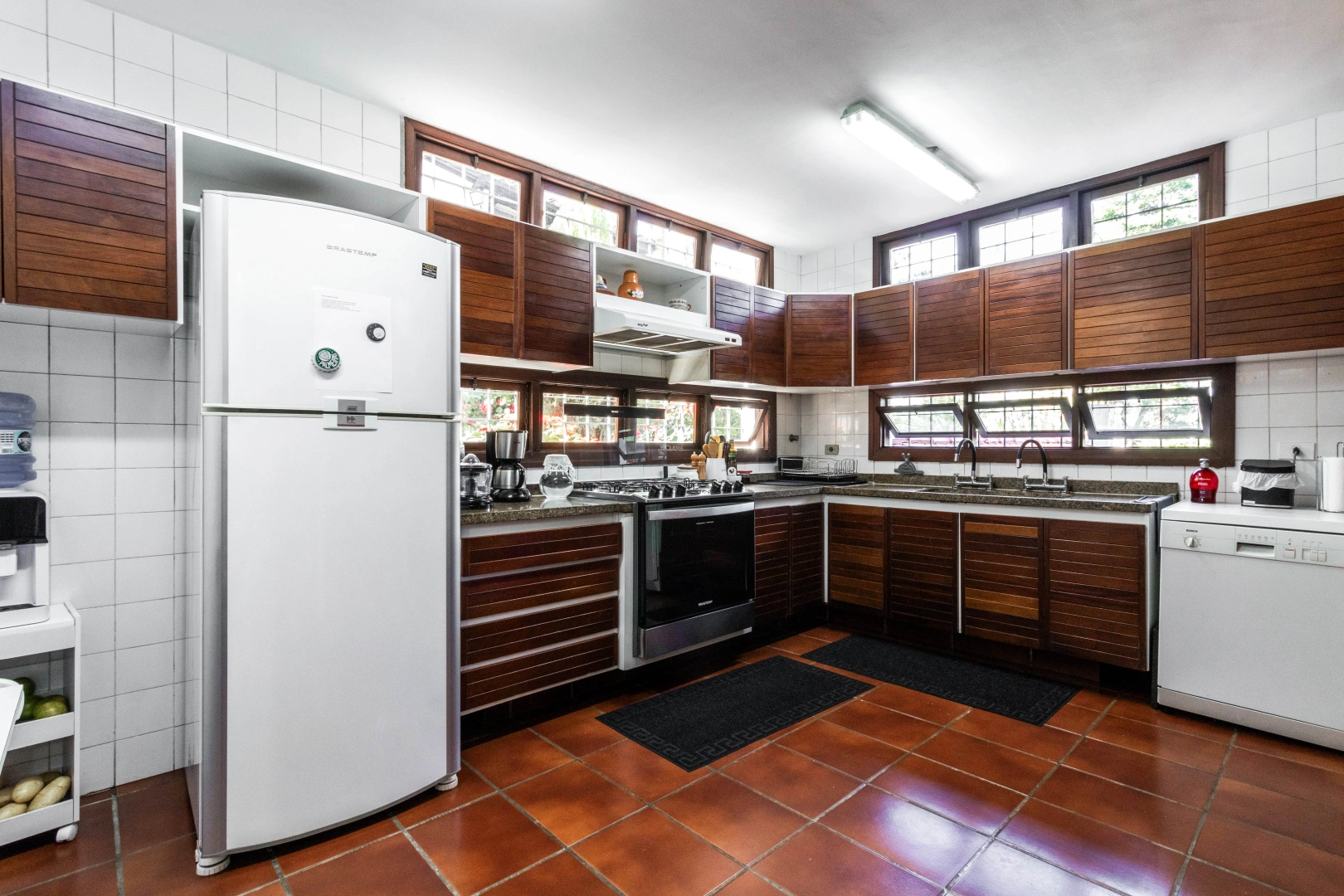 Casa com ambientes integrados e lazer completo - Imagem 15
