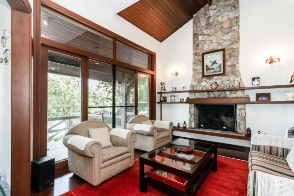 Casa com ambientes integrados e lazer completo